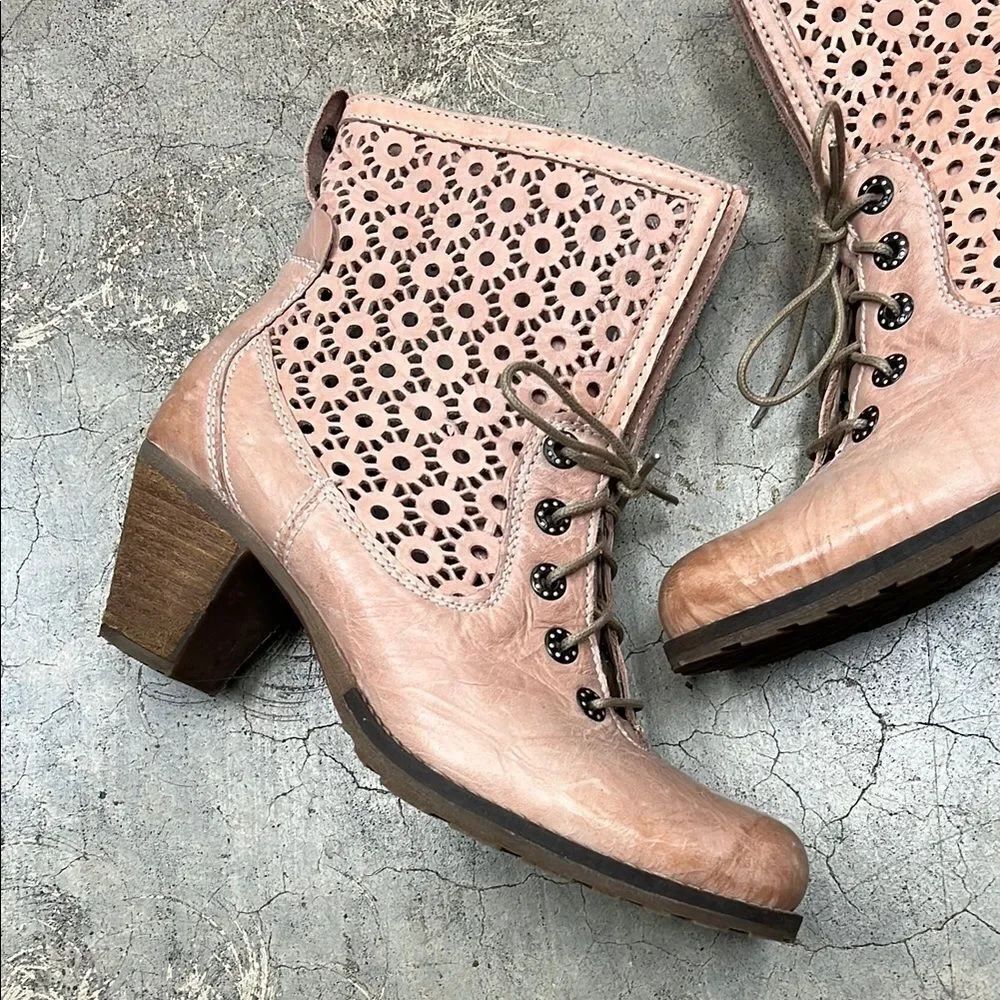 * Women's Pink Lace-Up Ankle Boots - Picture 2 of 7